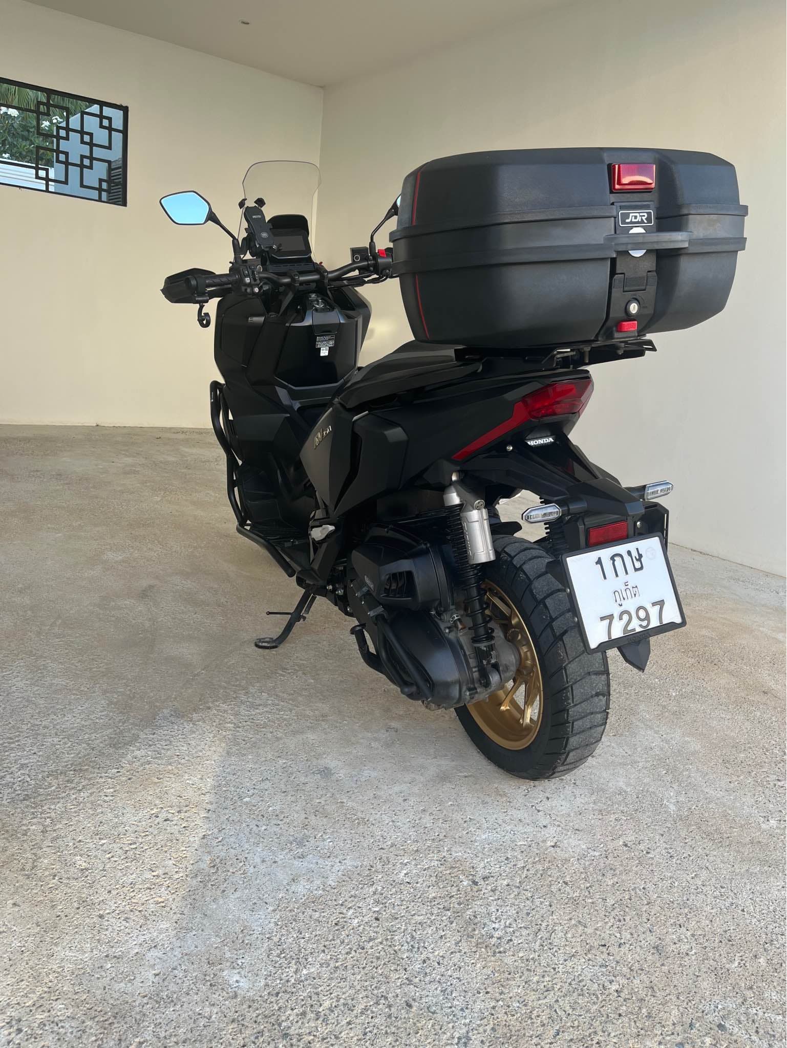 Honda ADV350 — photo 2