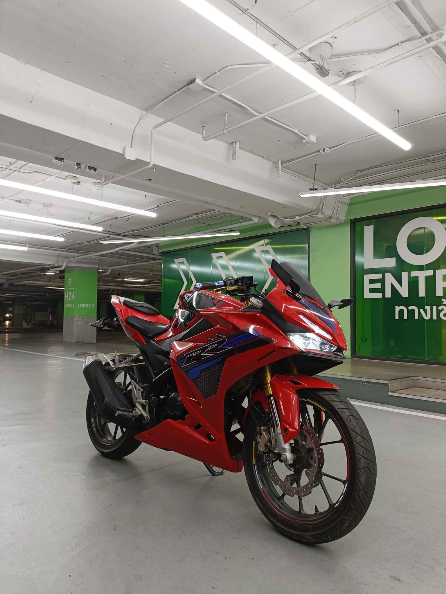 Honda CBR650R — photo 3